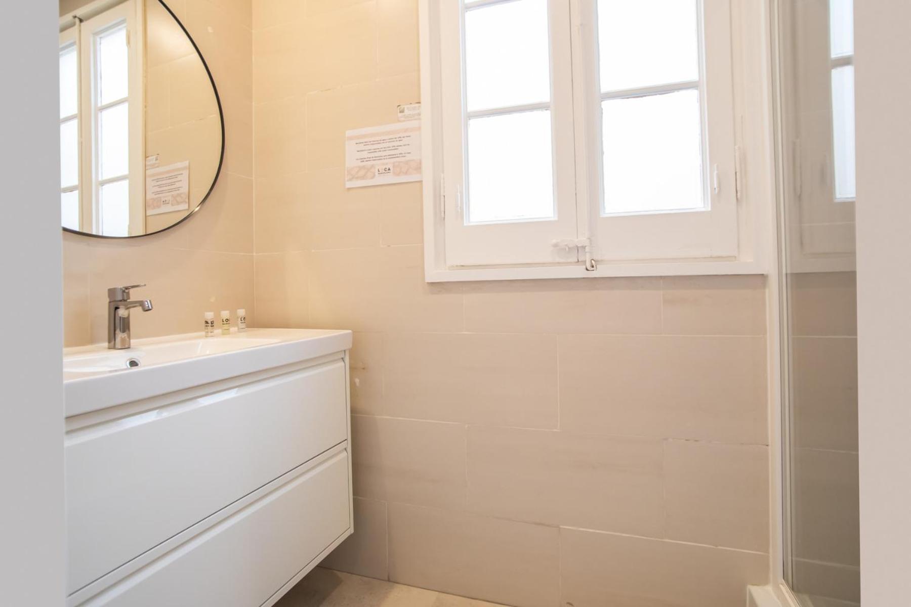 22crc1039 - Exquisite Near The Center * Barcelona